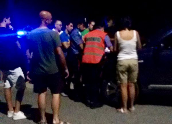I carabinieri intervengono per calmare i residenti della Marane